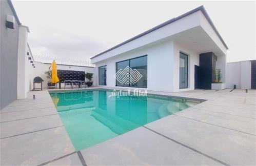 330متر باغ ویلا نوساز با سند تک برگ